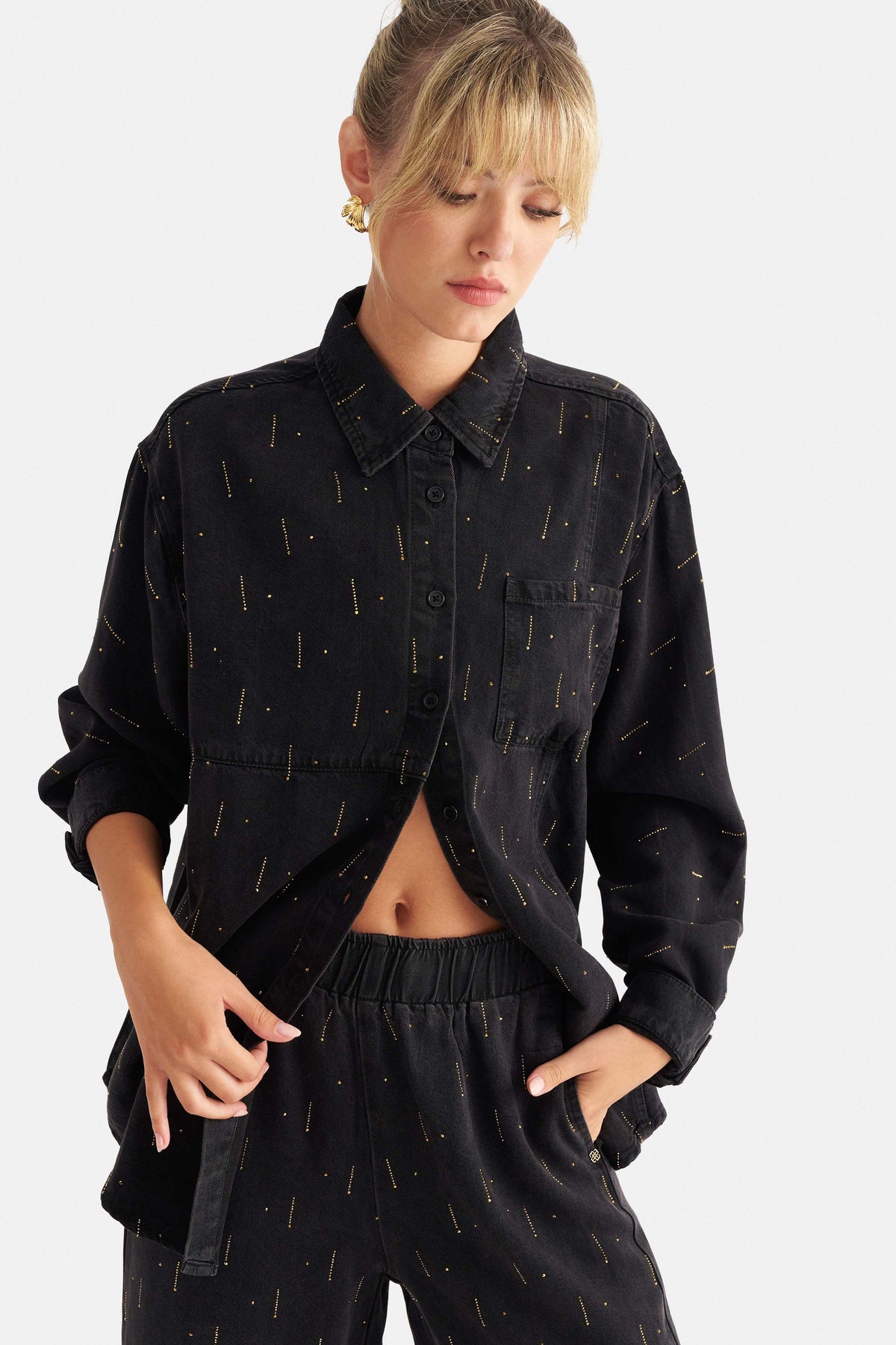 attrattivo - Kemishe e zeze oversize me detaje gurash