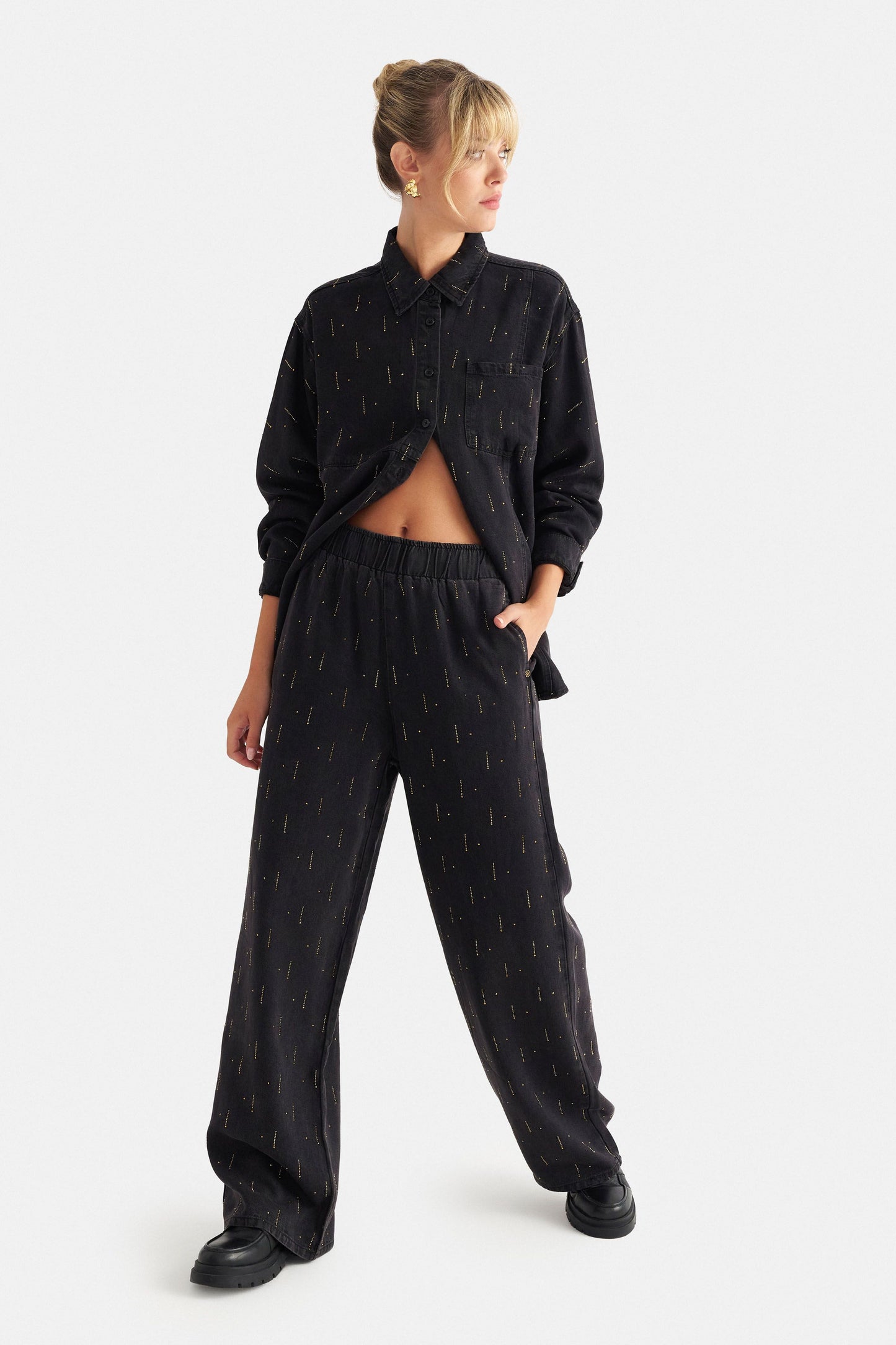 attrattivo - Kemishe e zeze oversize me detaje gurash