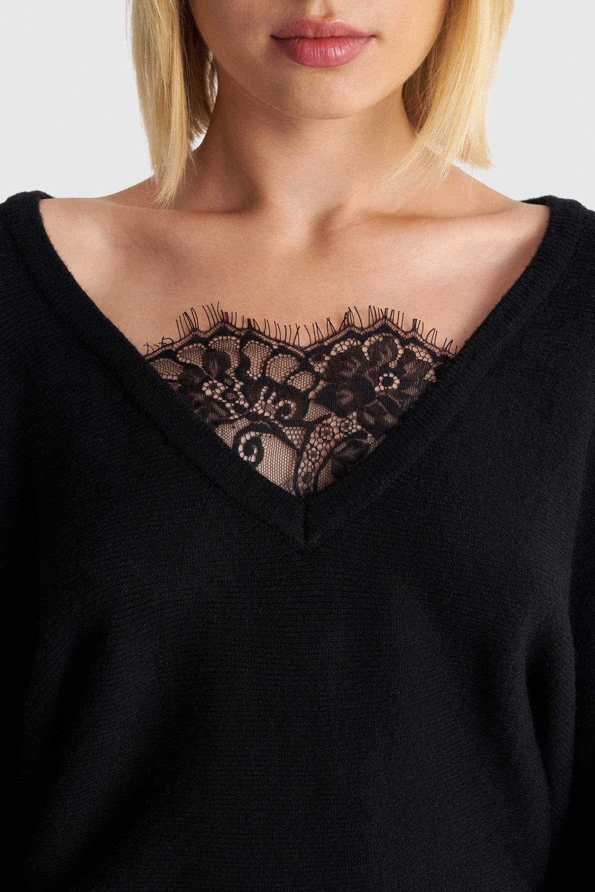 ALE - Pulover e zeze me detaje dantelle