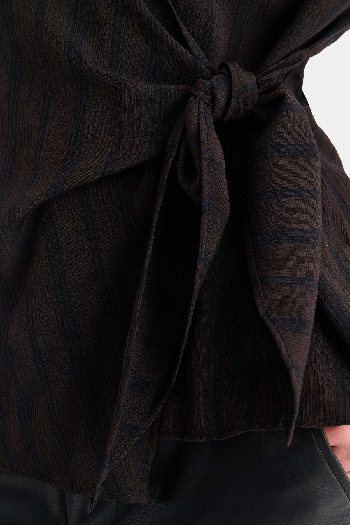 attrattivo - Bluze kafe me jake V dhe lidhje ne ane