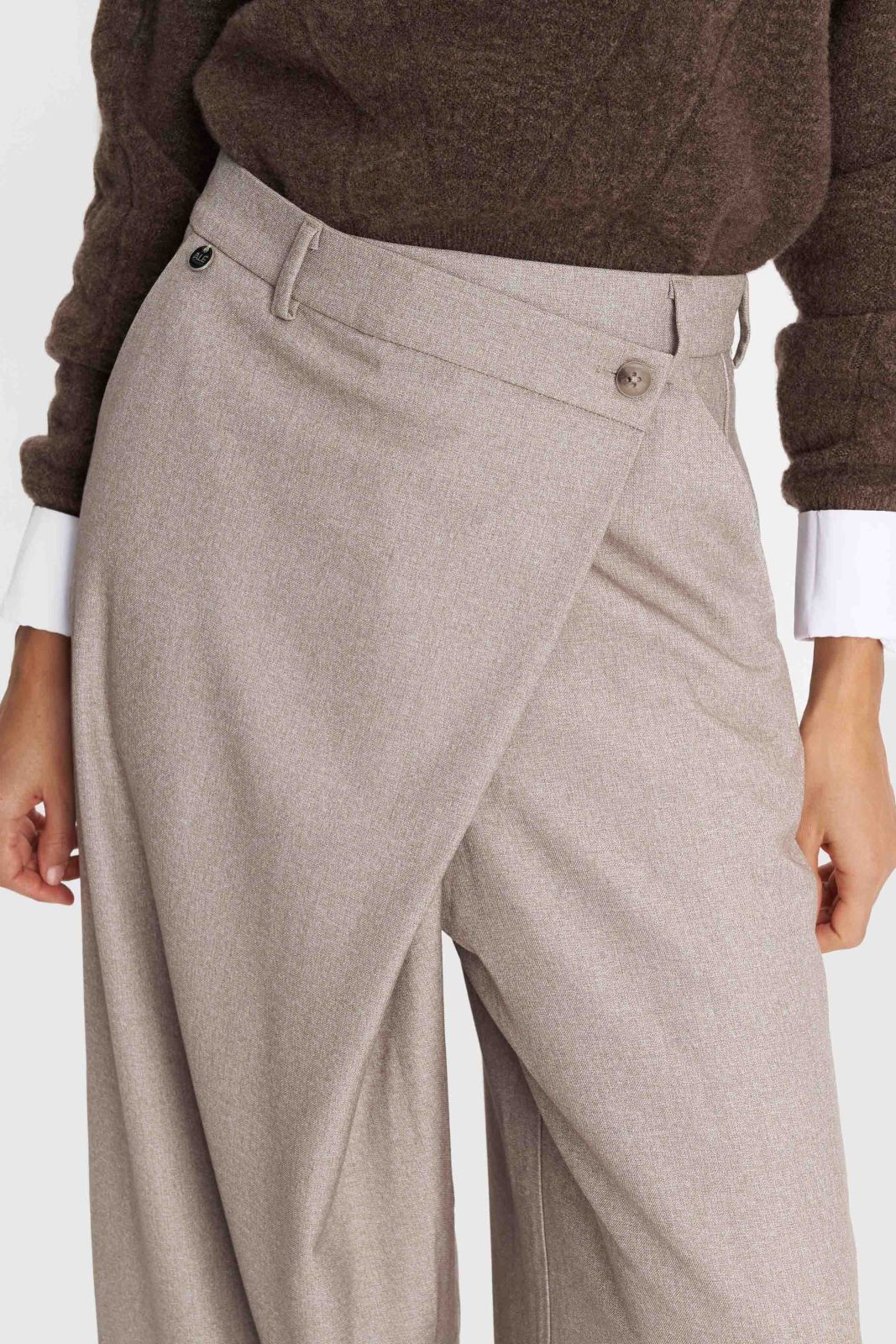 ALE - Pantallona bezhe me prerje te gjere