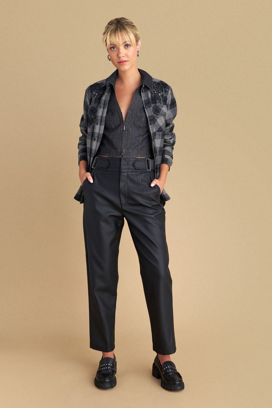 attrattivo - Pantallona lekure vishnje dhe te zeza me rrip ne ane