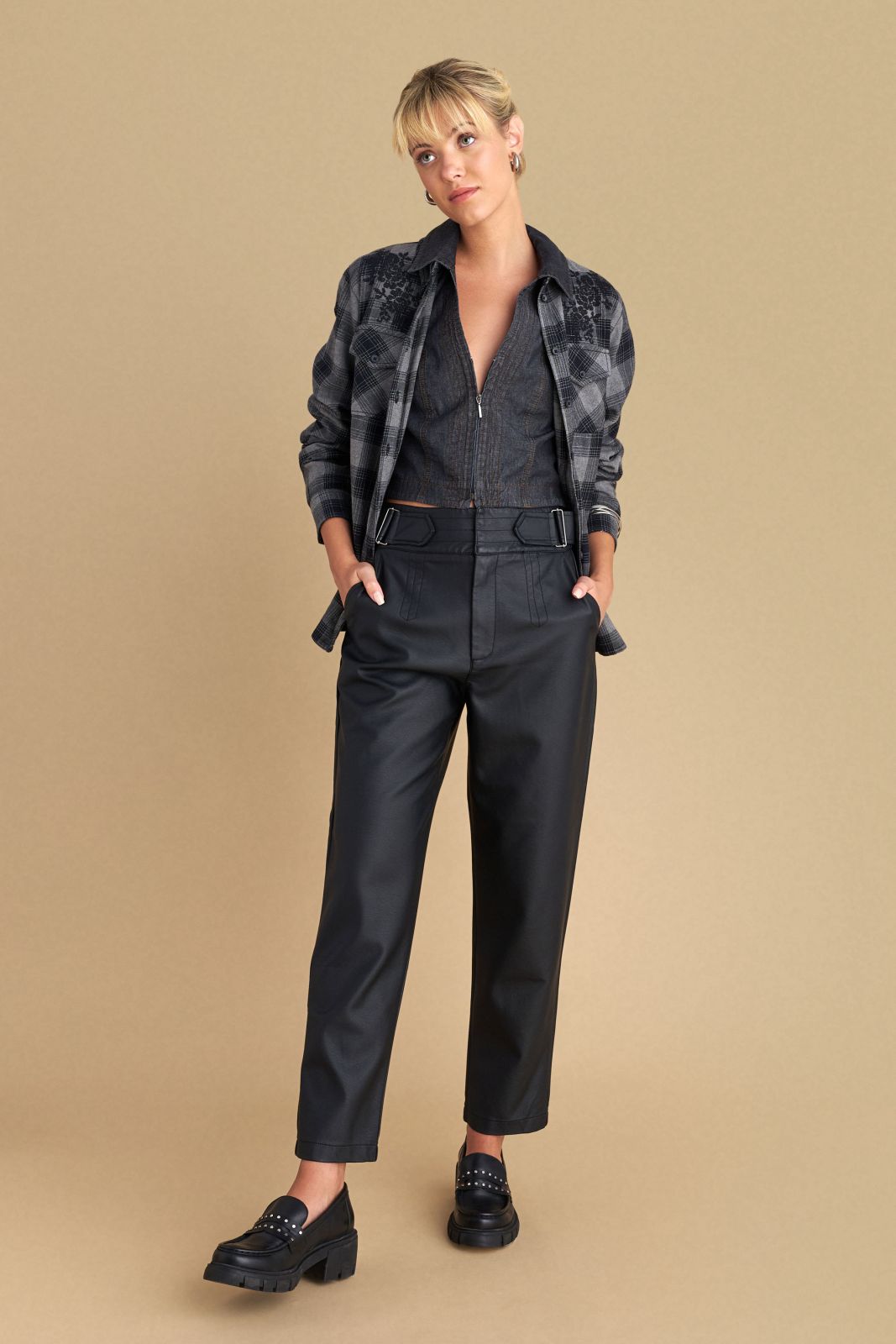 attrattivo - Pantallona lekure vishnje dhe te zeza me rrip ne ane