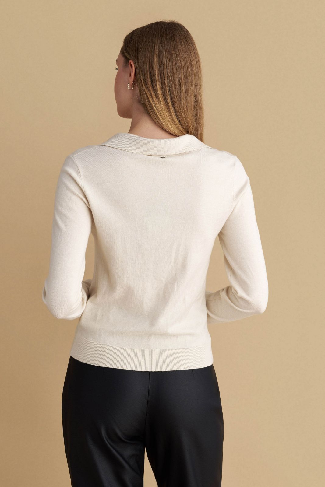 attrattivo - Bluze vishnje ,bezhe ,blu, e zeze  dhe e kuqe me jake V