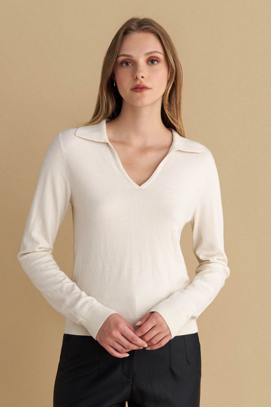 attrattivo - Bluze vishnje ,bezhe ,blu, e zeze  dhe e kuqe me jake V