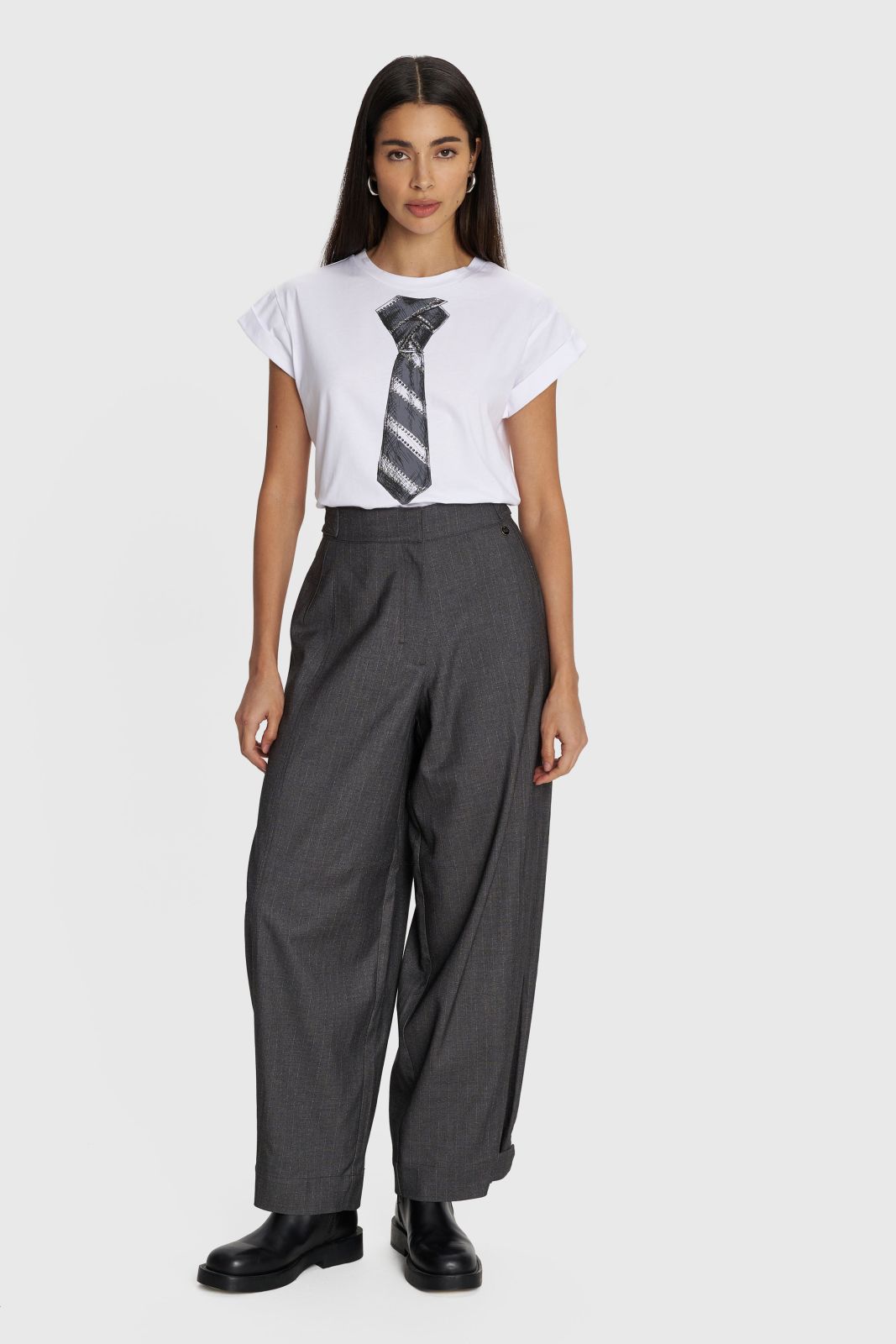 ALE - Bluze e bardhe me dizajn kollare