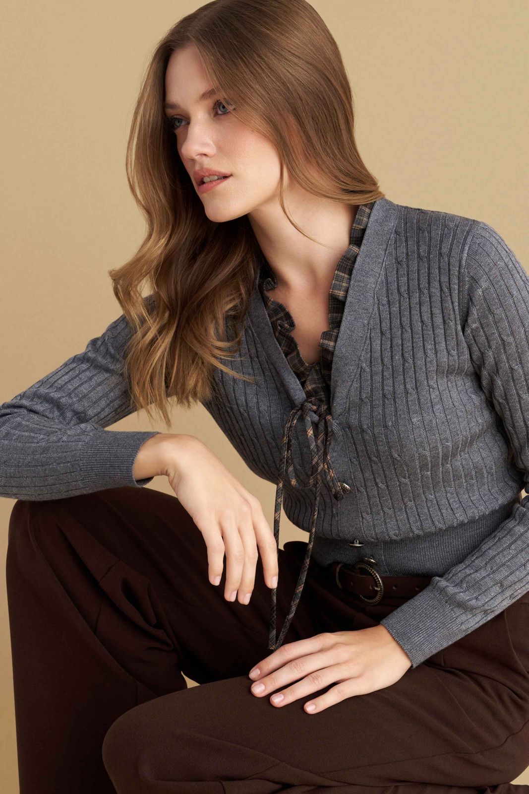 attrattivo - Pulover gri me nderthurje materialesh