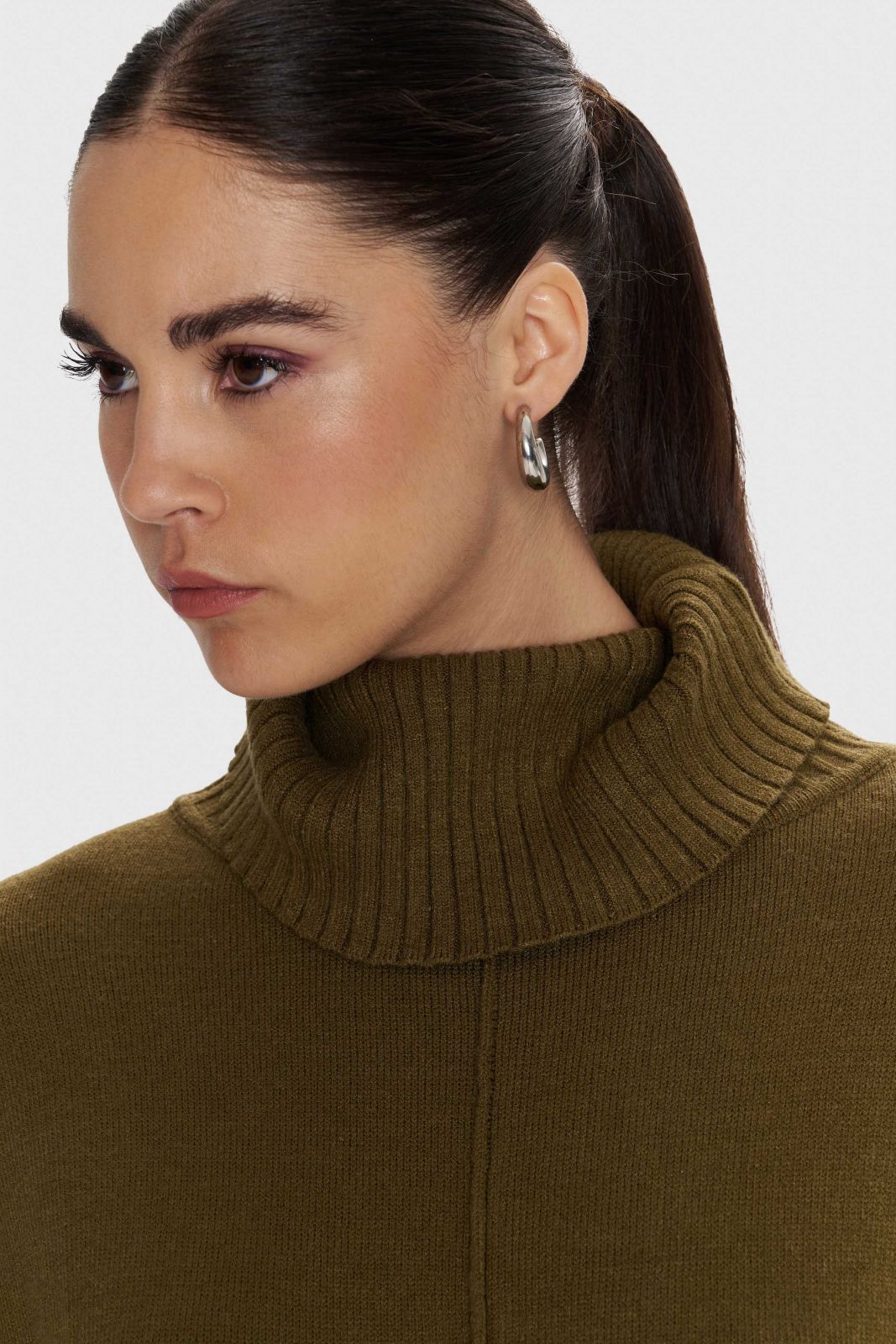 ALE - Pulover jeshile , e bardhe dhe e zeze e thurur dhe me jake te lirshme