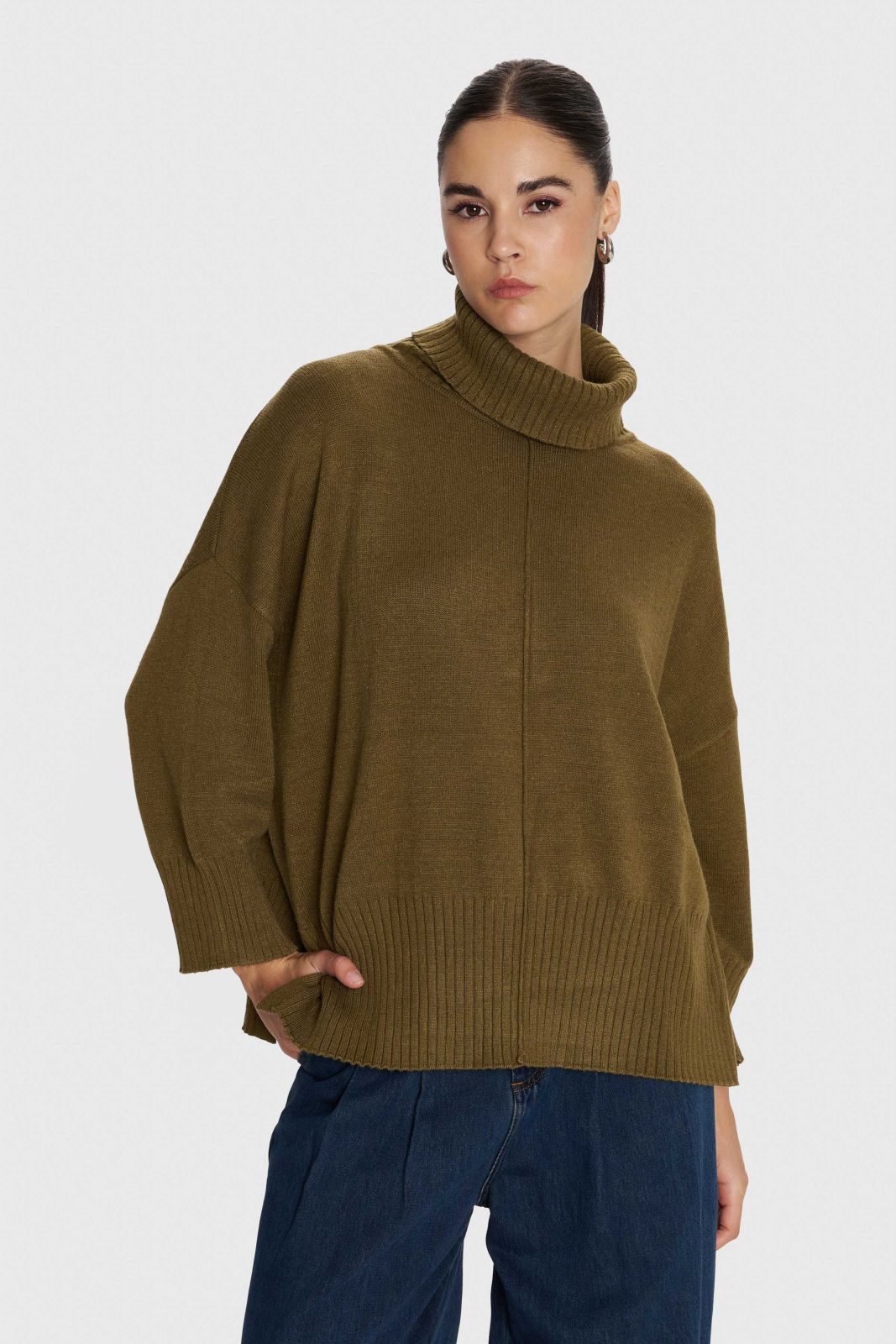 ALE - Pulover jeshile , e bardhe dhe e zeze e thurur dhe me jake te lirshme