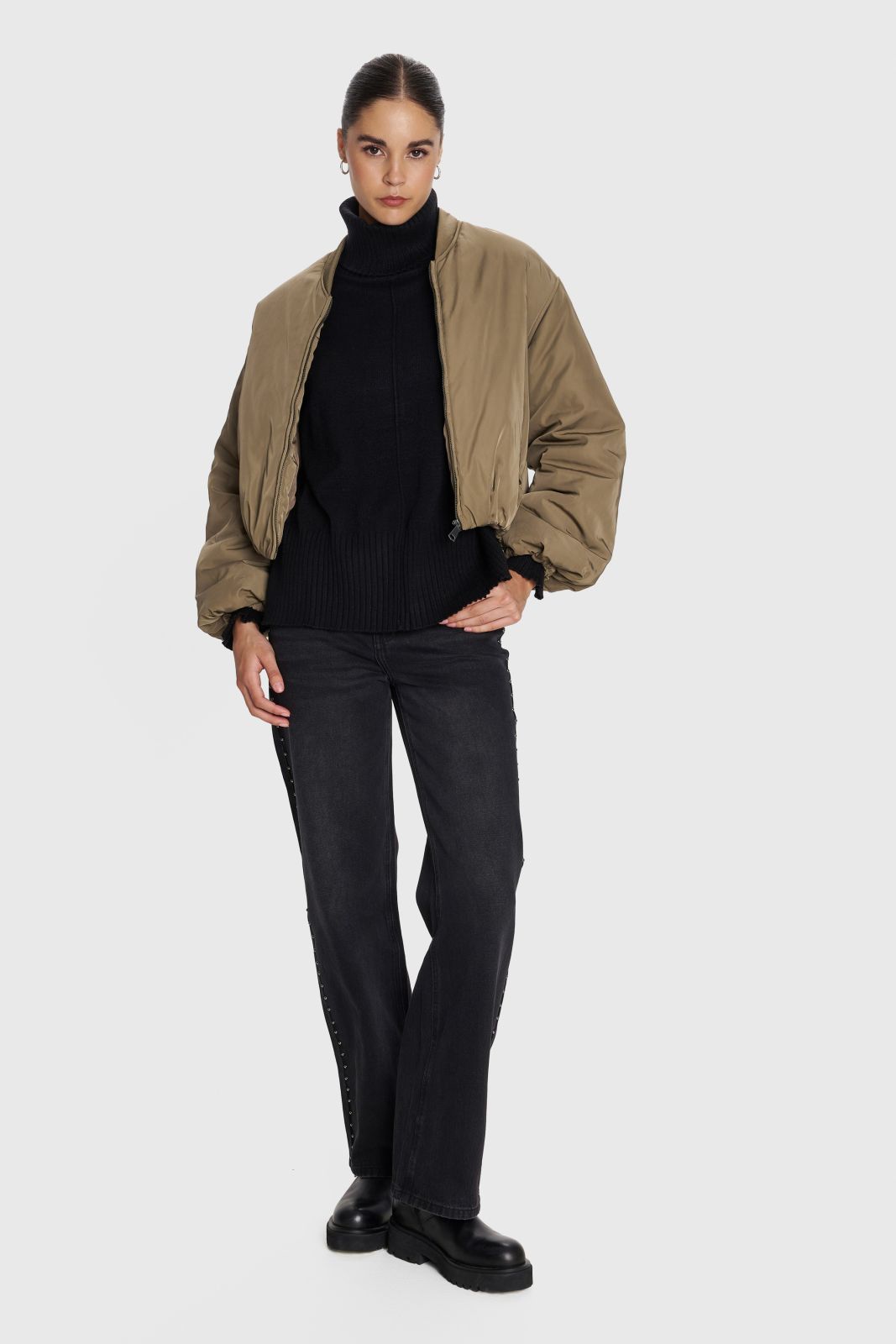 ALE - Pulover jeshile , e bardhe dhe e zeze e thurur dhe me jake te lirshme