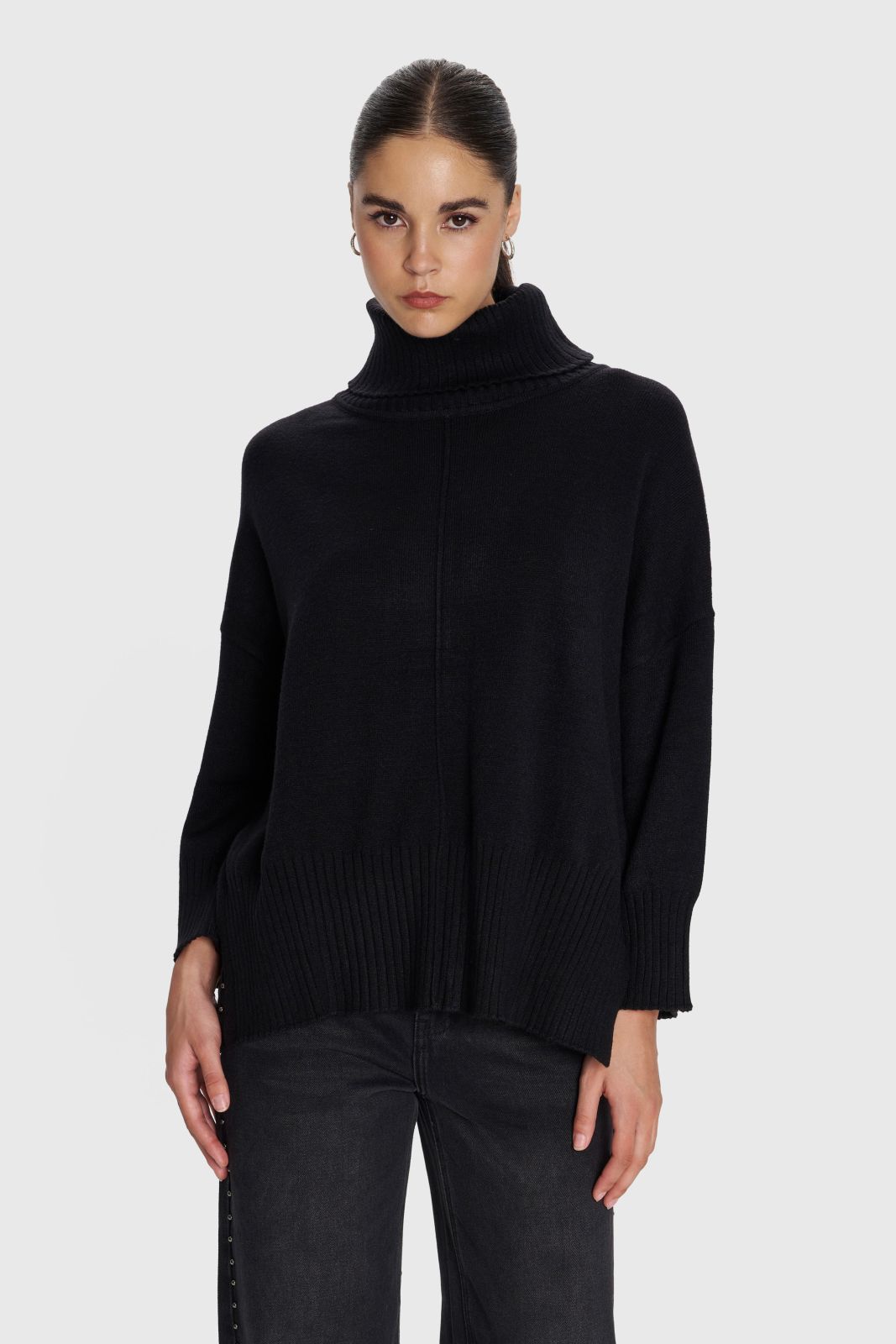 ALE - Pulover jeshile , e bardhe dhe e zeze e thurur dhe me jake te lirshme