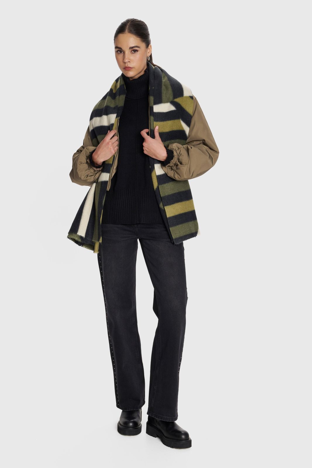 ALE - Pulover jeshile , e bardhe dhe e zeze e thurur dhe me jake te lirshme