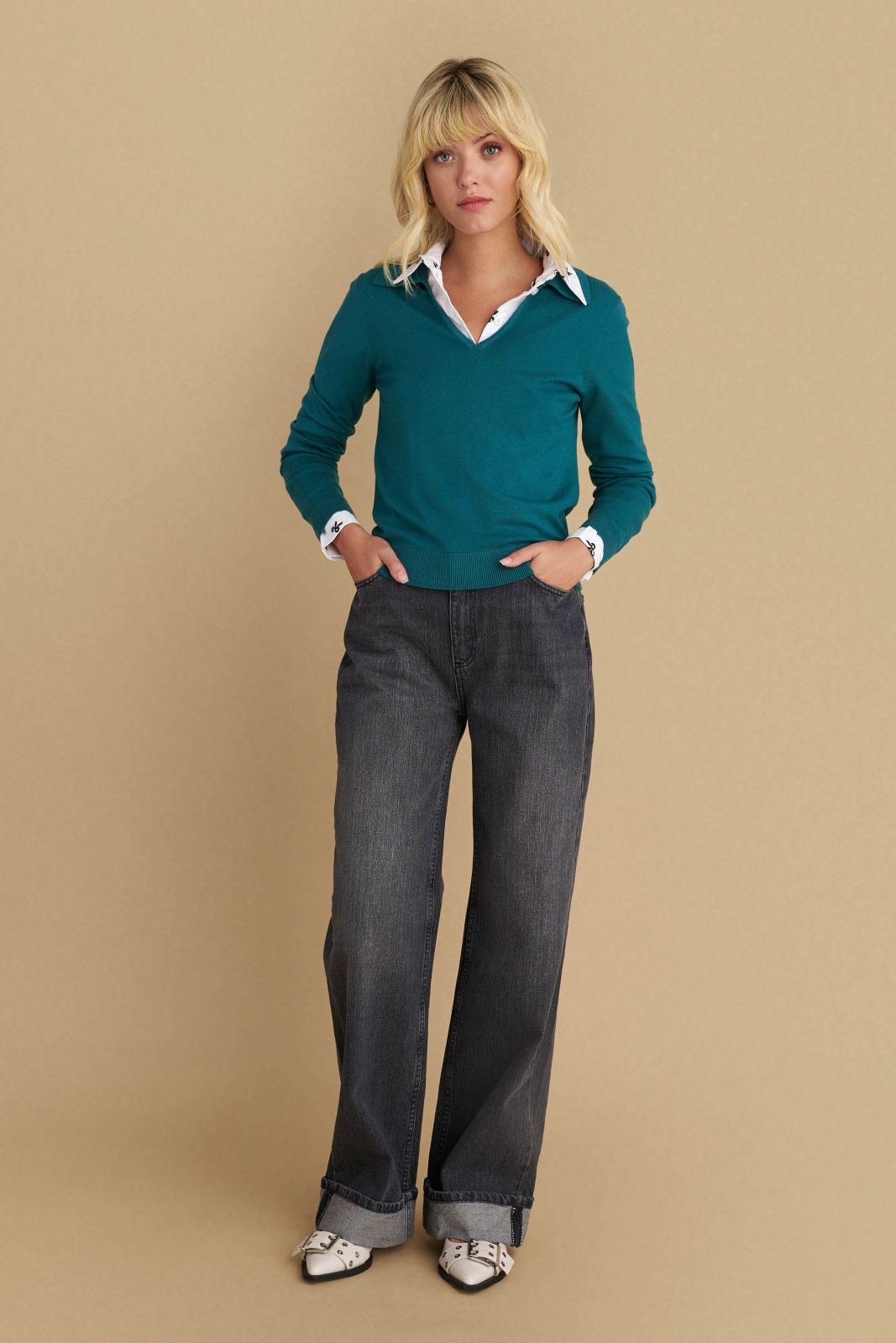 attrattivo - Bluze vishnje ,bezhe ,blu, e zeze  dhe e kuqe me jake V