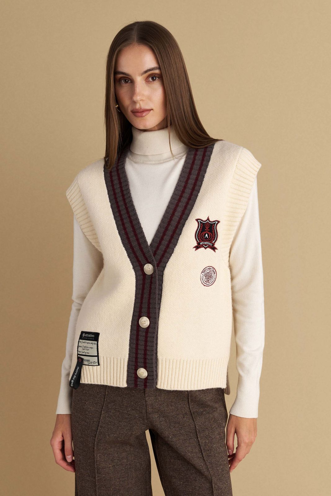 attrattivo - Jelek bezhe i thurur me detaje te qendisura