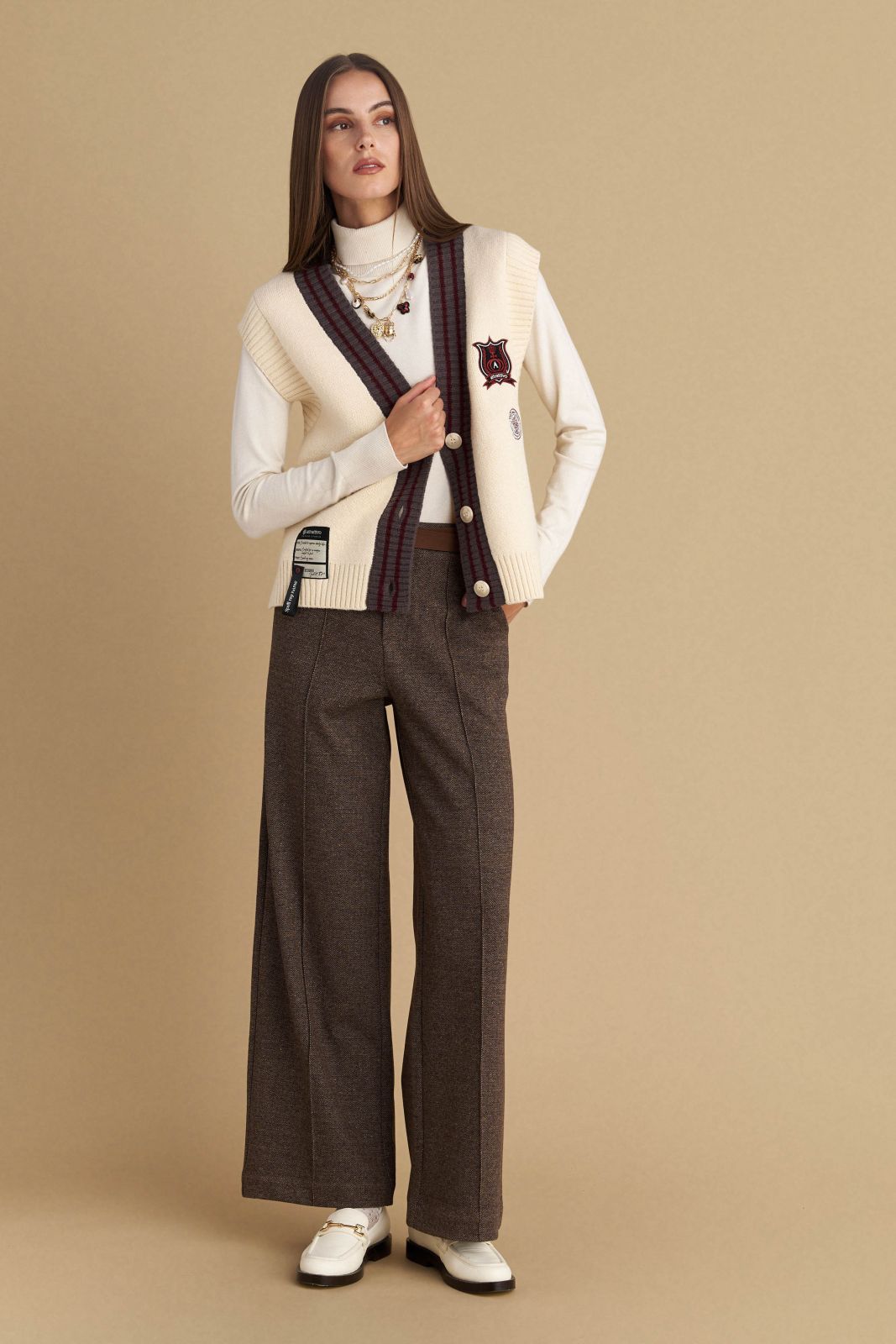 attrattivo - Jelek bezhe i thurur me detaje te qendisura