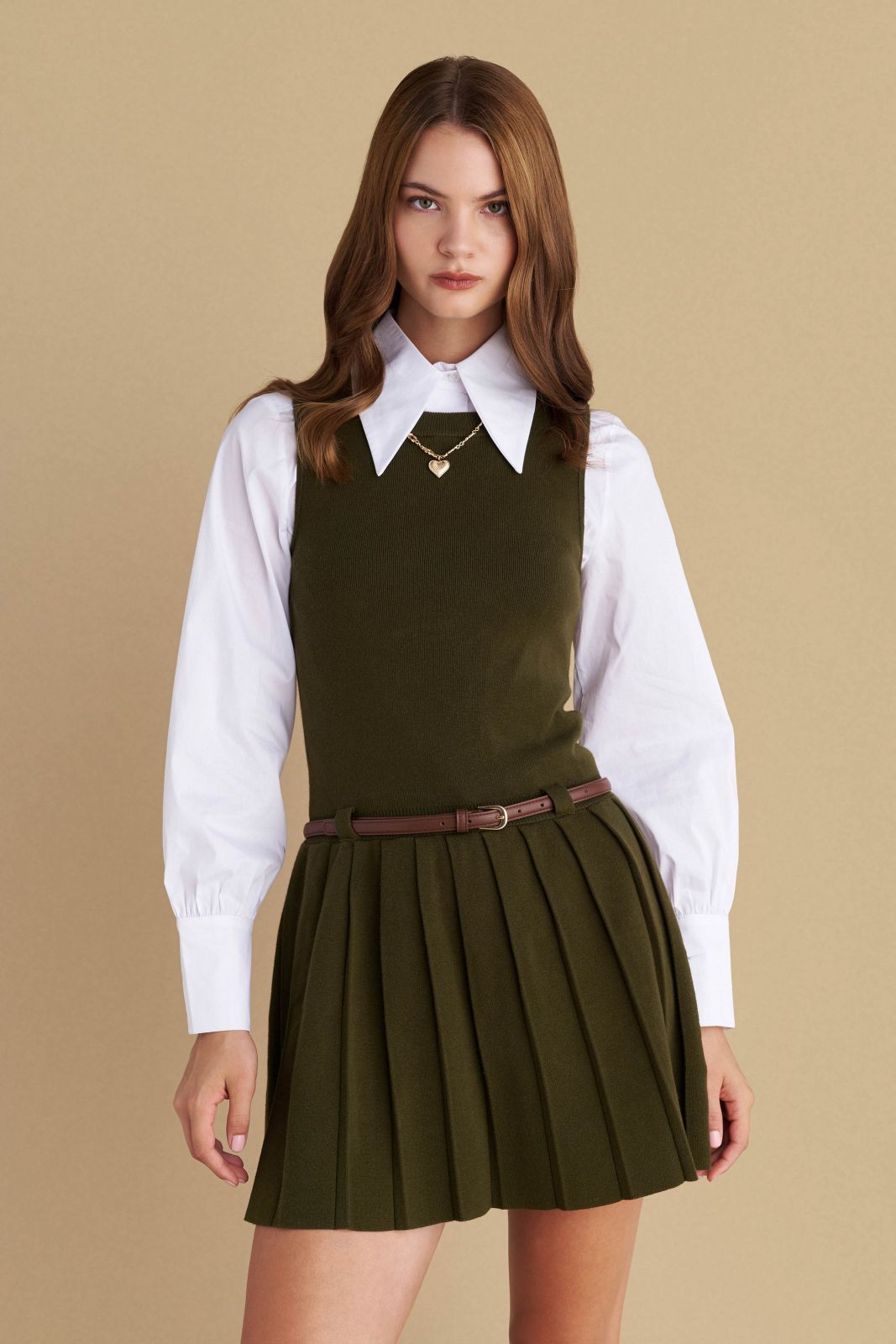 attrattivo - Fustan i shkurter jeshil me thurje dhe rrip