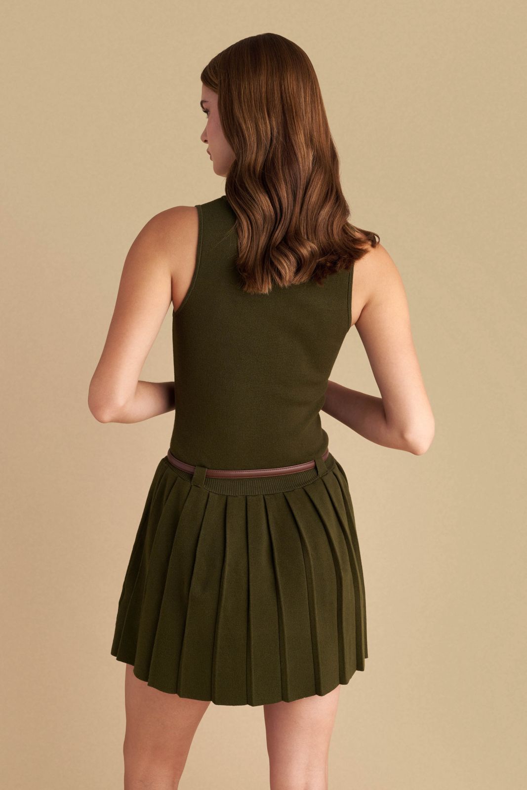 attrattivo - Fustan i shkurter jeshil me thurje dhe rrip