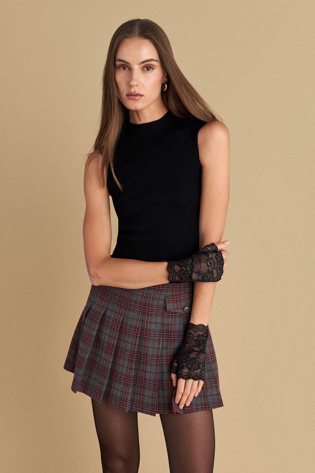 attrattivo - Bluze bezhe dhe e zeze e thurur pa menge