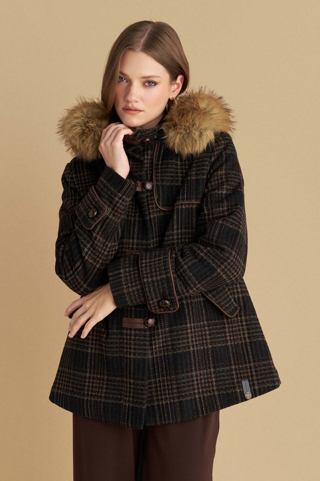 attrattivo - Pallto e shkurter kafe me kapuc dhe kuadrate