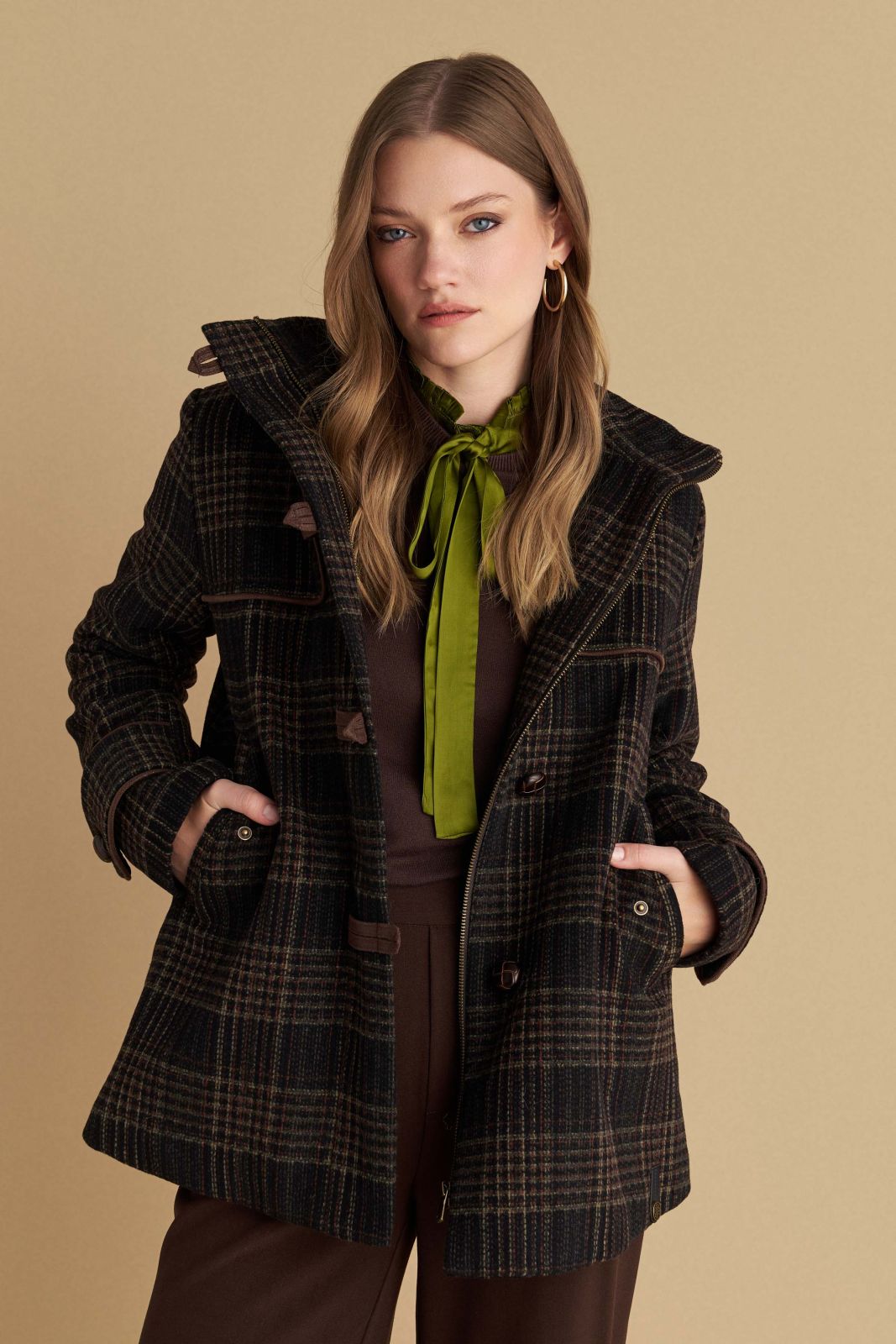 attrattivo - Pallto e shkurter kafe me kapuc dhe kuadrate