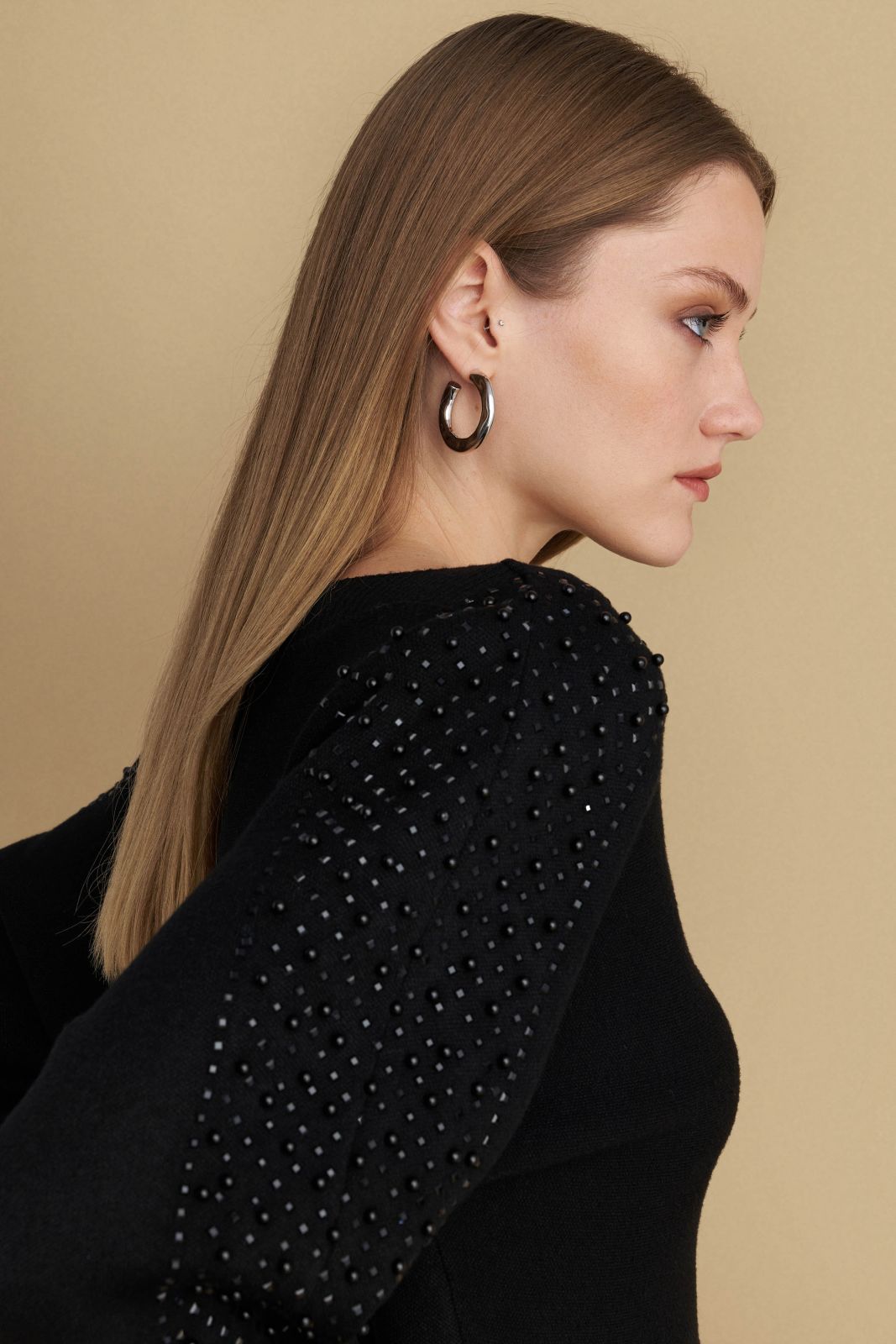 attrattivo - Pulover e zeze e thurur me detaje guresh dekorative