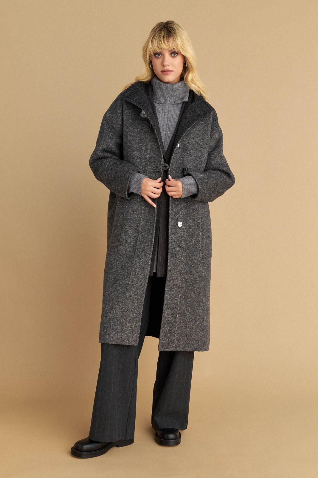 attrattivo - Pallto gri e gjate me kapuc