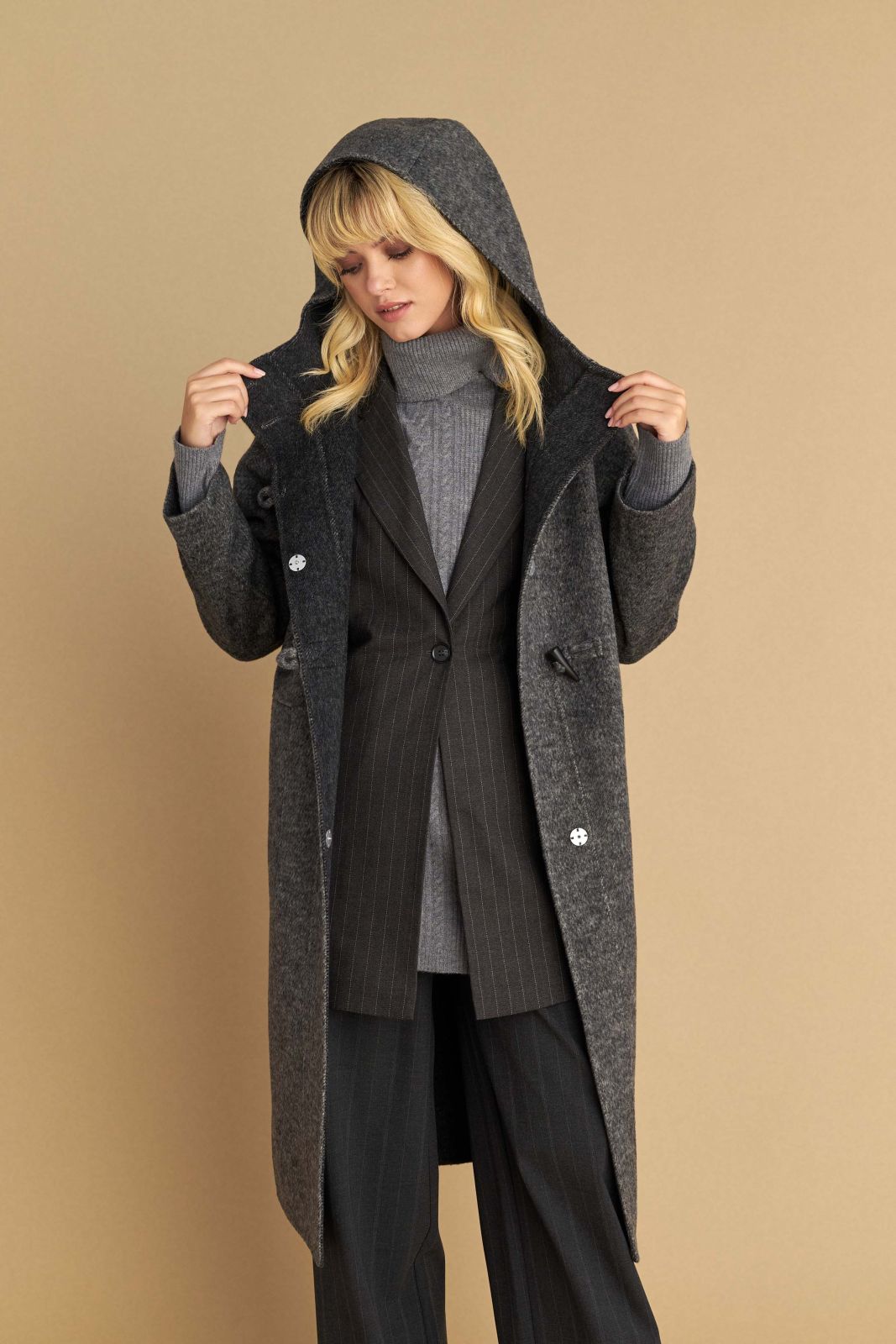 attrattivo - Pallto gri e gjate me kapuc