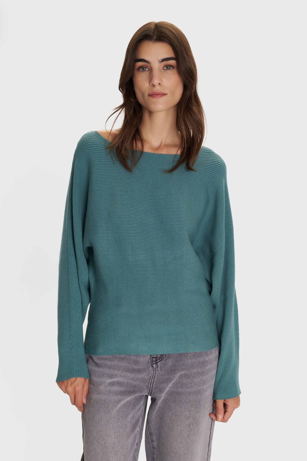 ALE - Pulover jeshile dhe bezhe me jake te rrumbullaket