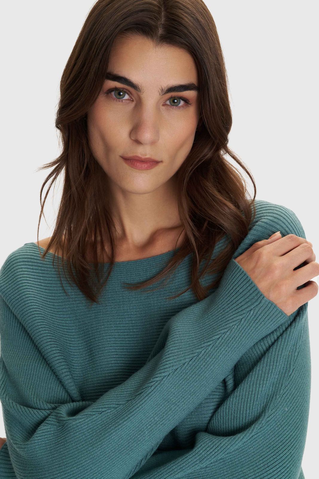 ALE - Pulover jeshile dhe bezhe me jake te rrumbullaket