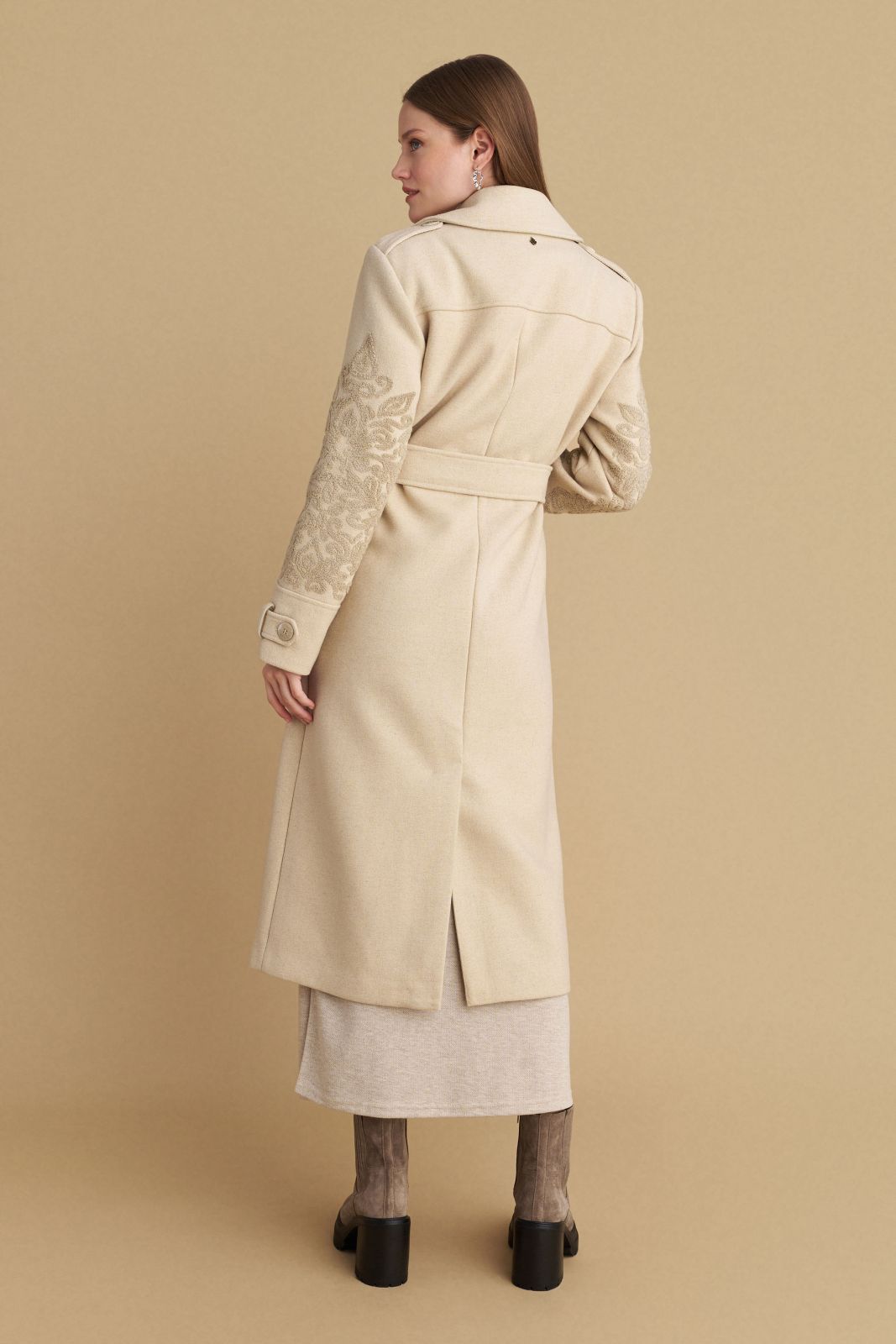 attrattivo - Pallto bezhe me qendisje dhe me rrip