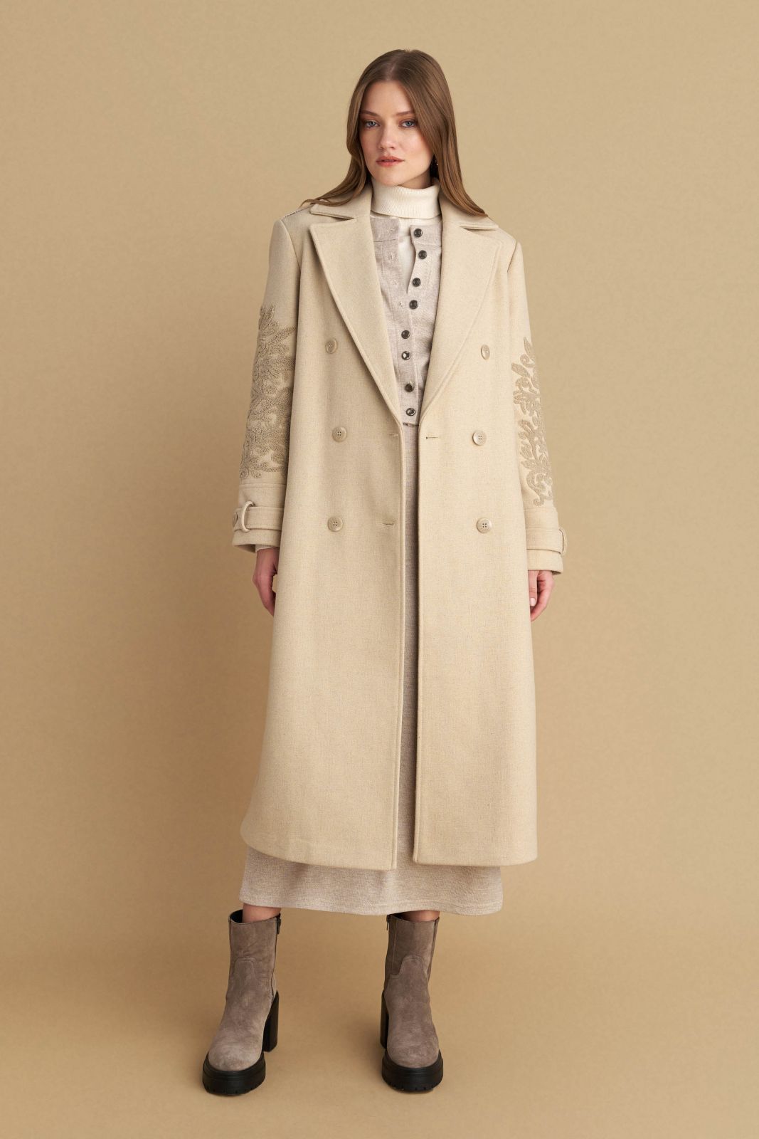 attrattivo - Pallto bezhe me qendisje dhe me rrip