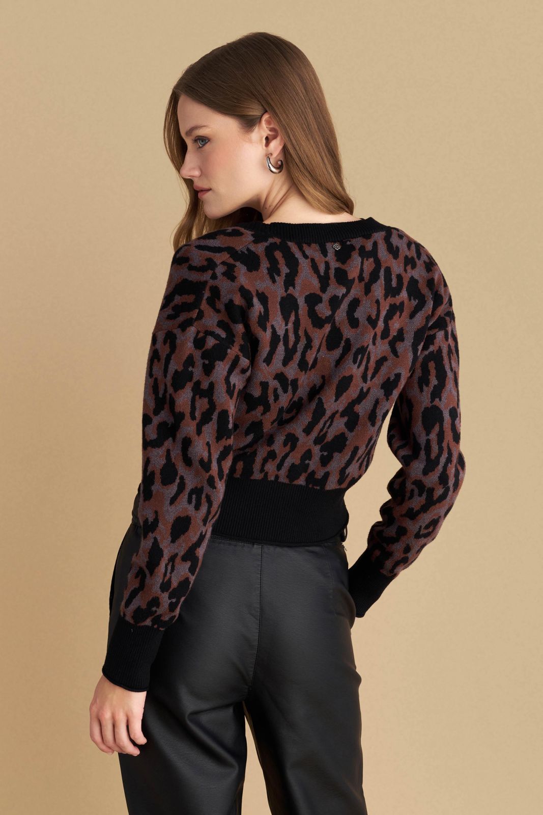 attrattivo - Cardigan i shkurter shumengjyresh me printe leopardi