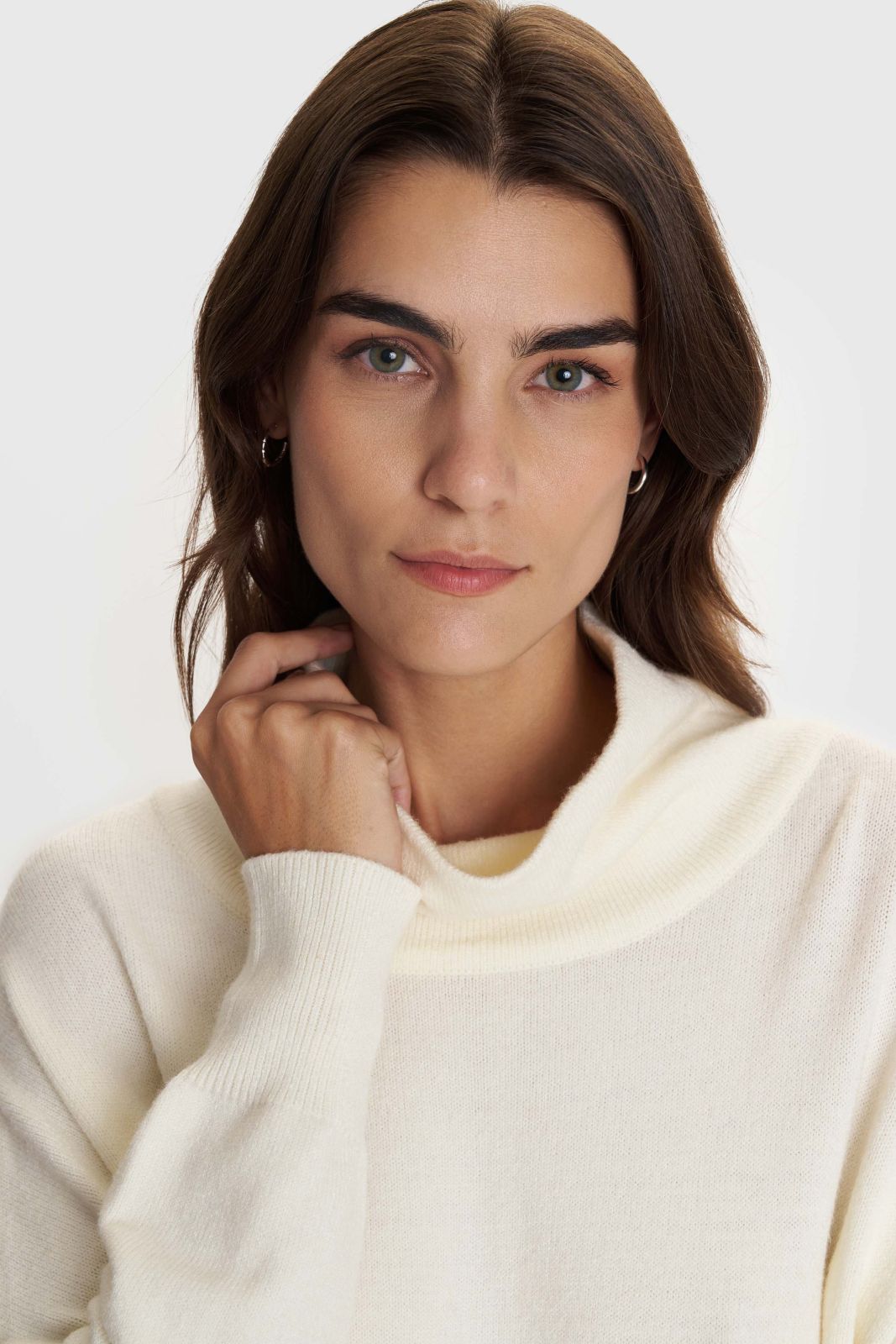 ALE - Pulover e lirshme blu,jeshile, e bardhe, e zeze dhe vishnje