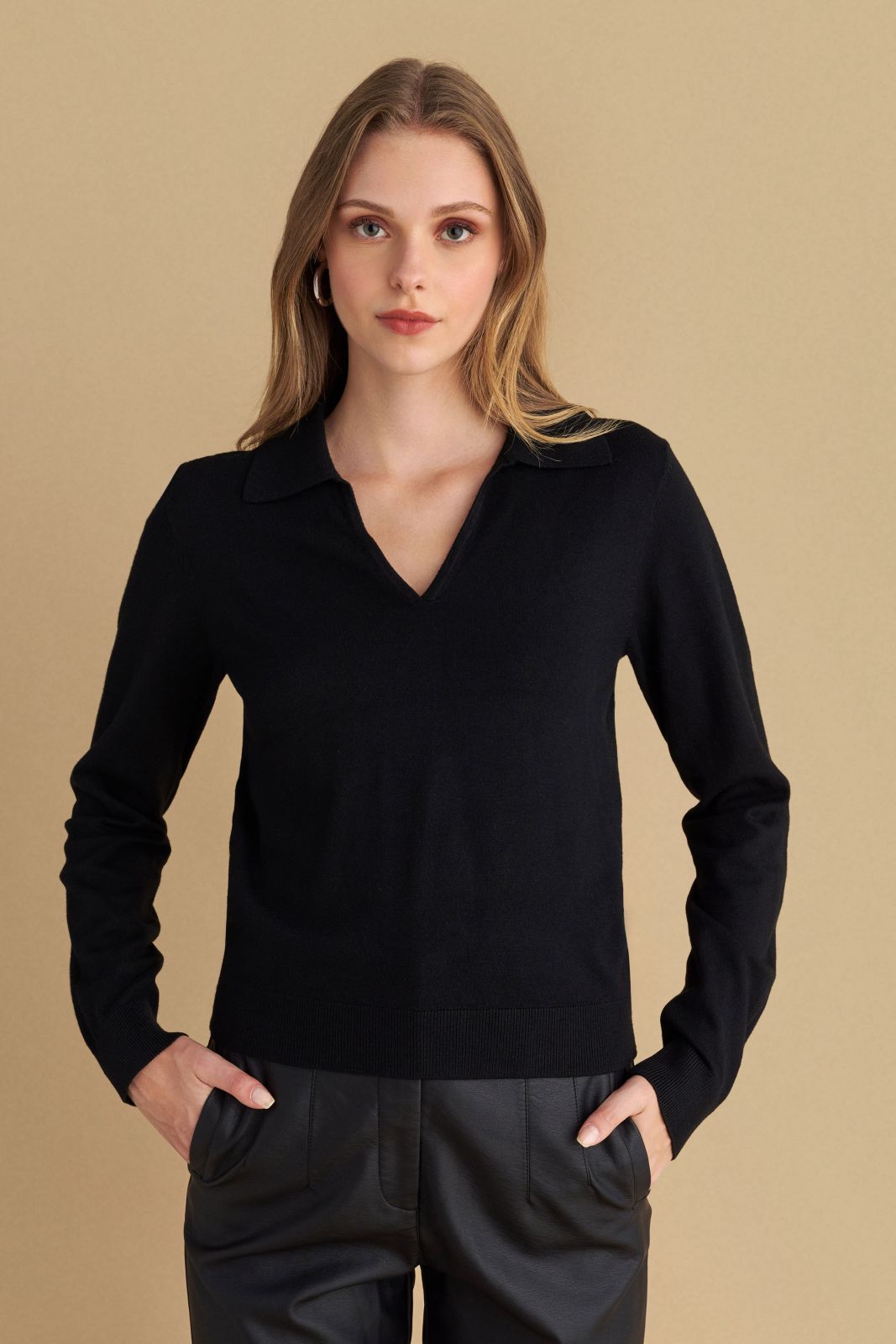 attrattivo - Bluze vishnje ,bezhe ,blu, e zeze  dhe e kuqe me jake V