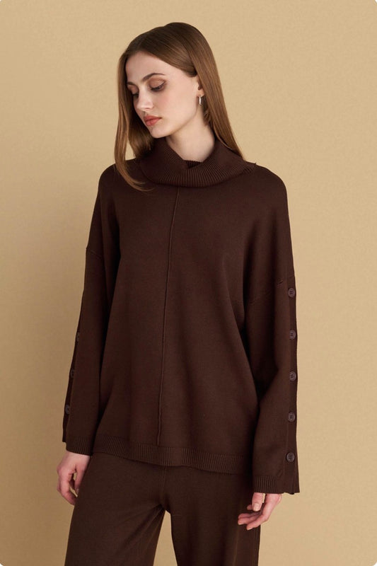 attrattivo - Pulover kafe dhe bezhe me kopsa dekortive