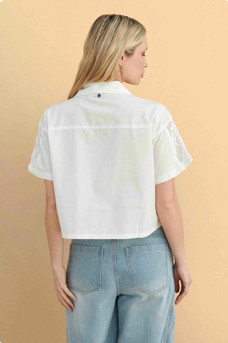 attrattivo - Kemishe e bardhe me menge te shkurta dhe qendisje