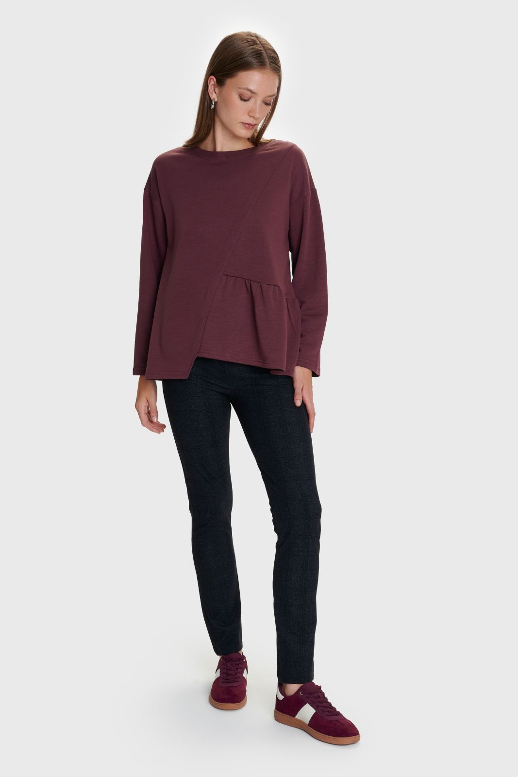 ALE - Bluze vishnje me menge te gjata dhe prerje asimetrike