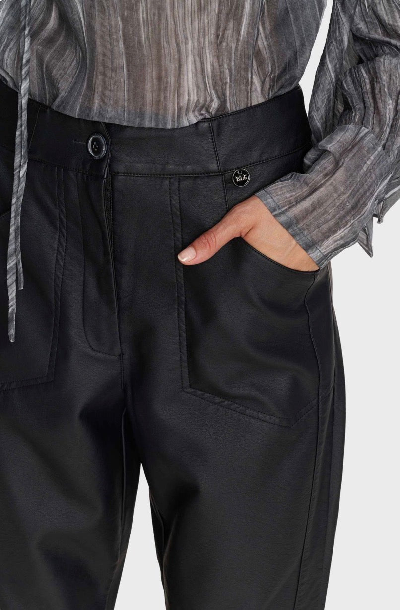 ALE - Pantallona lekure jeshile dhe te zeza me xhepa