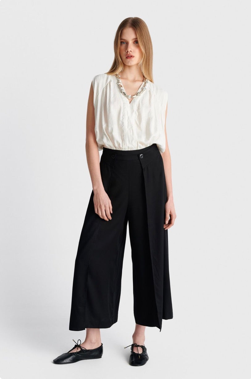 ALE - Pantallona te gjera gri dhe te zeza