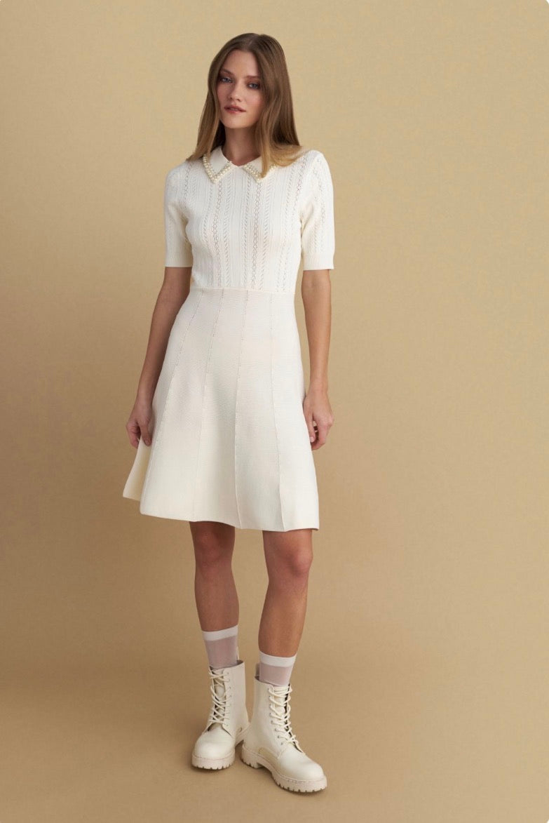 attrattivo - Fustan i shkurter bezhe dhe i zi me perla dekorative