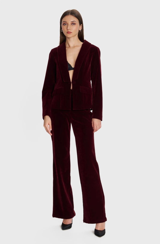 ALE - Kostum veludhe xhakete dhe pantallona ne ngjyren vishnje dhe te zeze