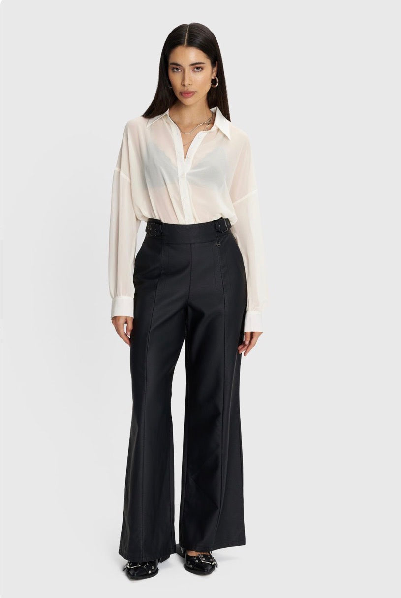 ALE - Pantallona lekure te zeza me kapje ne ane