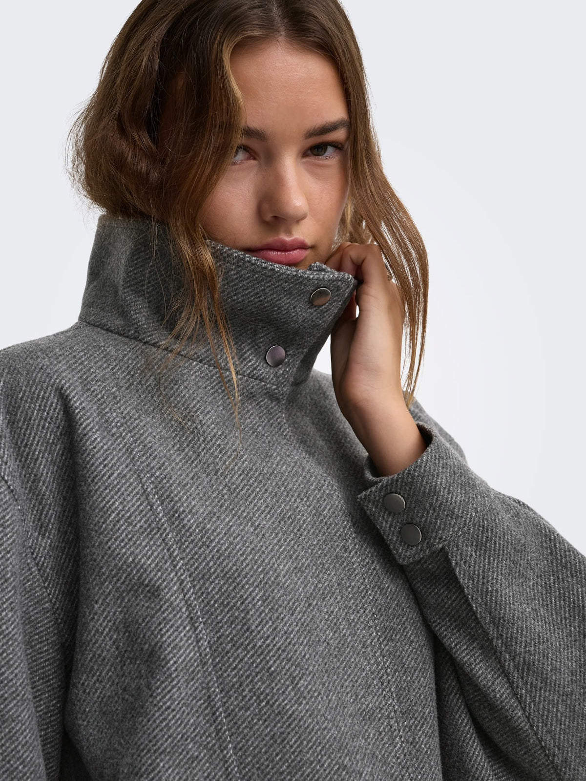 ONLY - Xhakete stofi stil bomber ne ngjyren gri dhe kafe