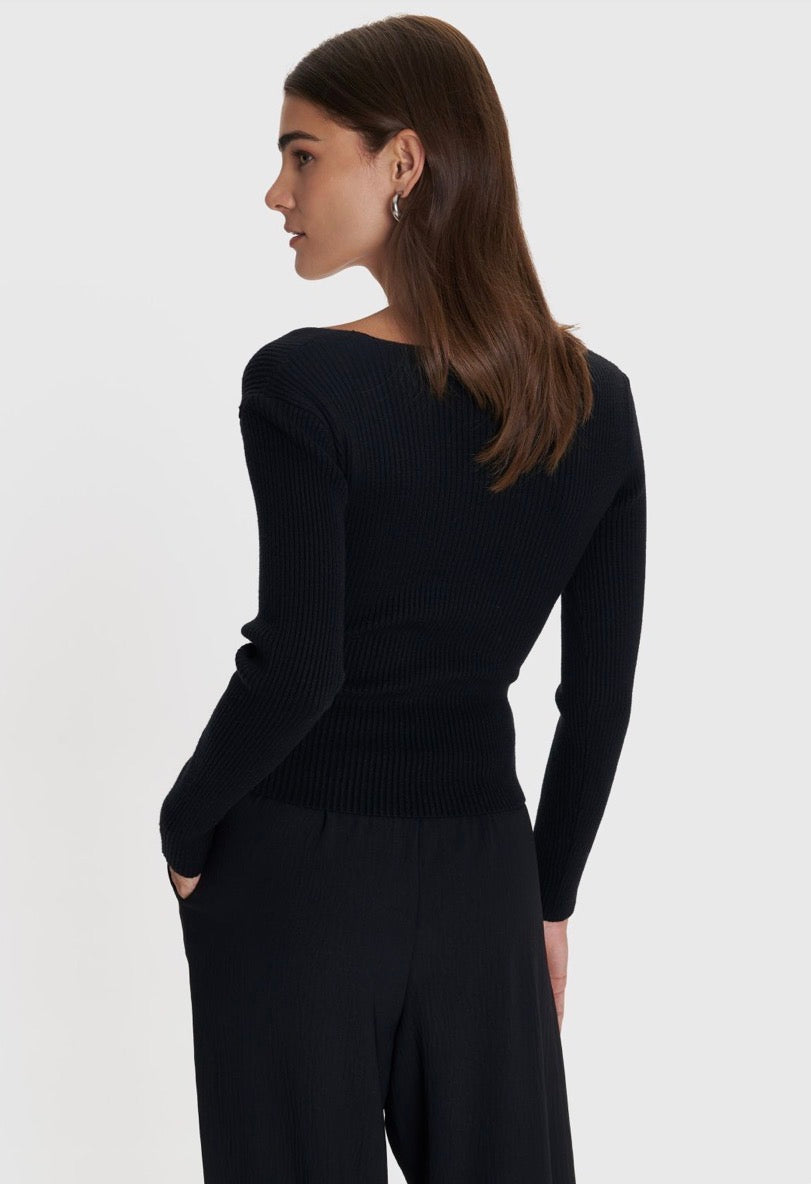 ALE - Bluze blu, roze , e bardhe dhe e zeze e thurur me jake V