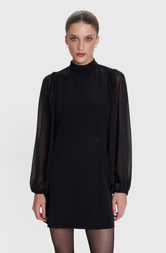 ALE - Fustan i zi i shkurter ne prerje te drejte dhe me detaje tyli