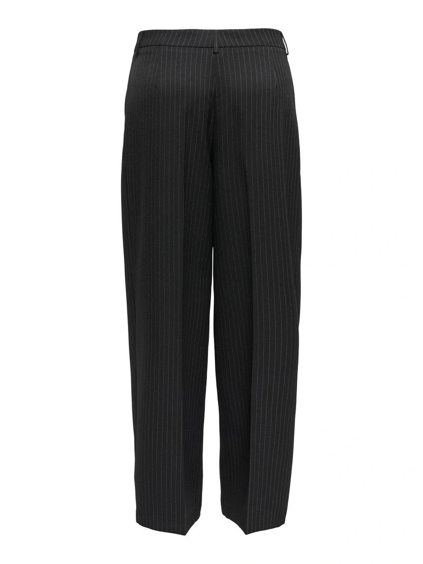 ONLY - Pantallona te zeza me prerje te drejte dhe vija