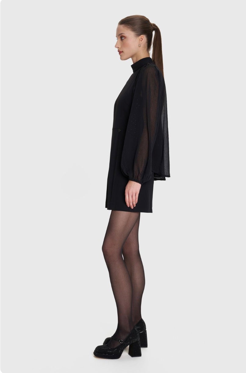 ALE - Fustan i zi i shkurter ne prerje te drejte dhe me detaje tyli