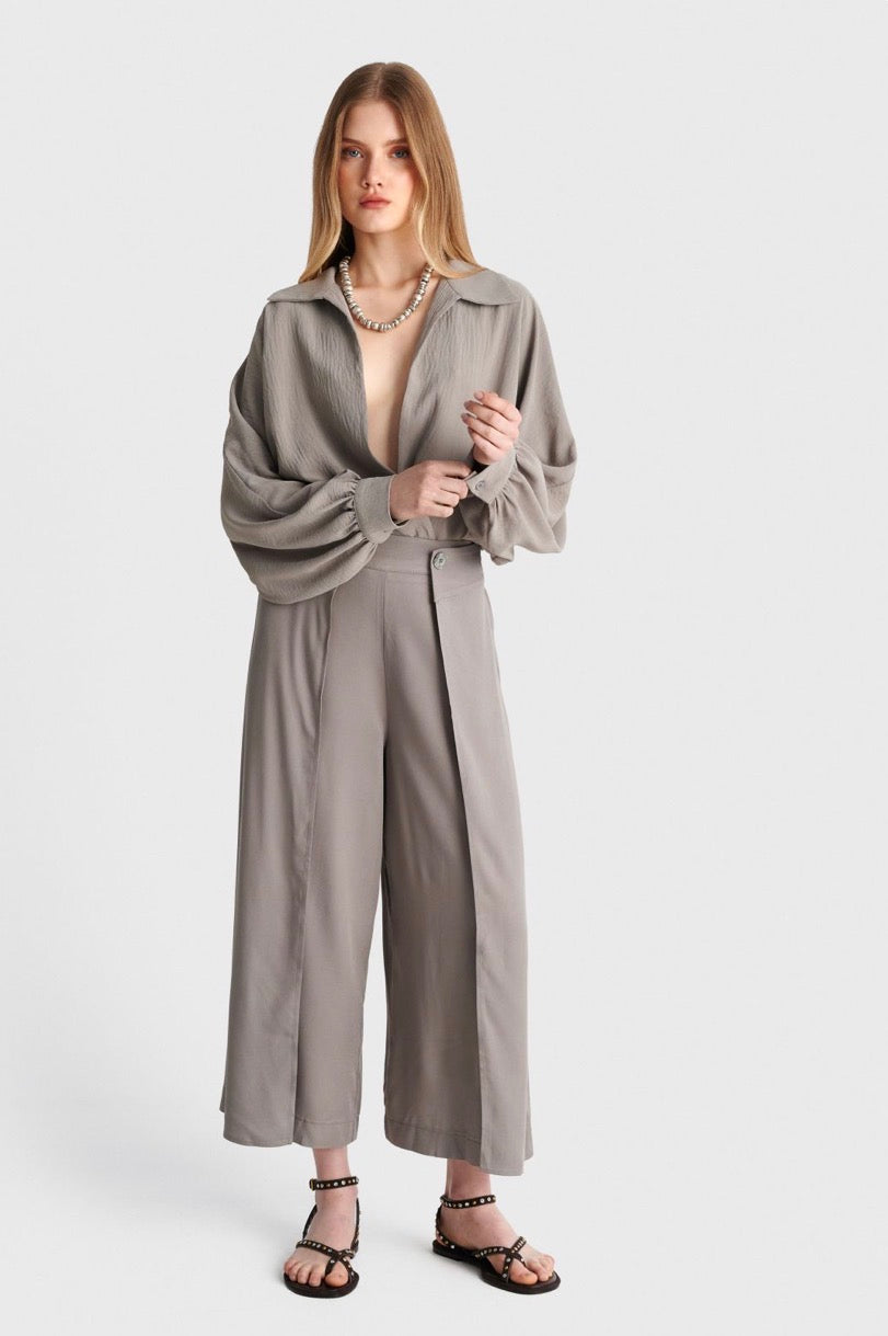 ALE - Pantallona te gjera gri dhe te zeza