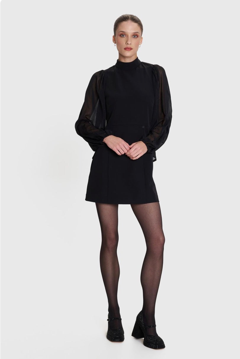 ALE - Fustan i zi i shkurter ne prerje te drejte dhe me detaje tyli