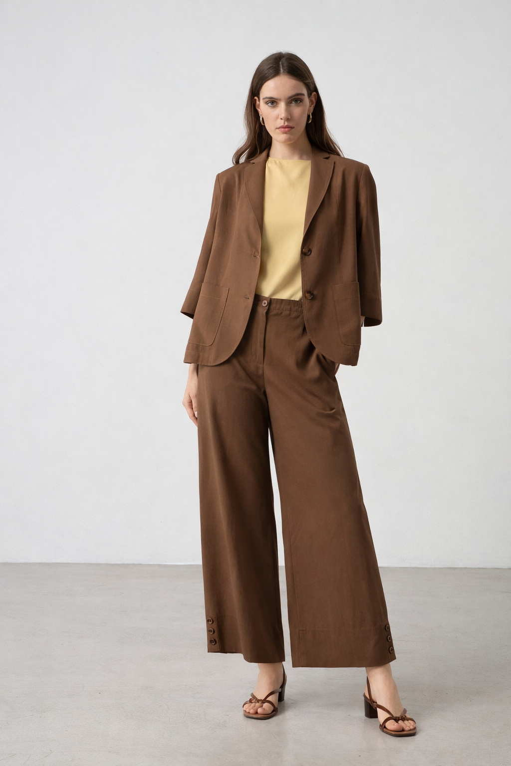 Passager - Kostum xhakete dhe pantallona kafe dhe e verdhe